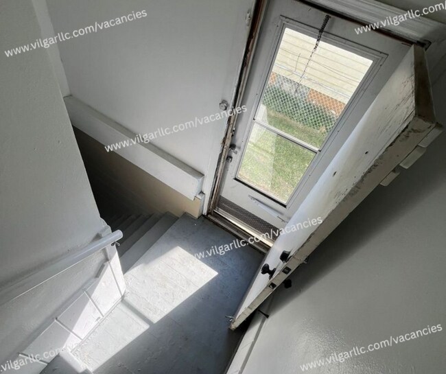 Building Photo - Best choice 3 Bedroom, 1 Bath Home