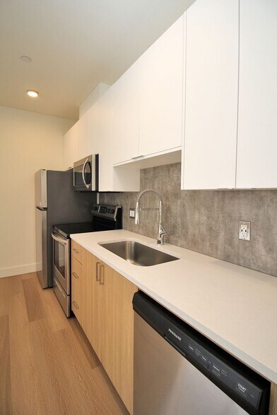 Building Photo - 8417 SW 24th Ave