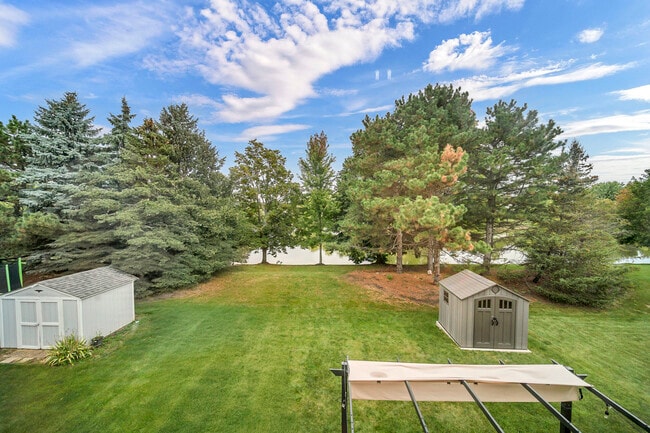 Building Photo - 898 Lakestone Ln