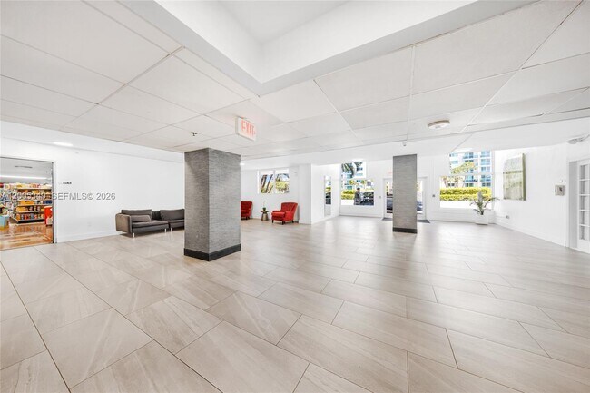 Building Photo - 7501 E Treasure Dr