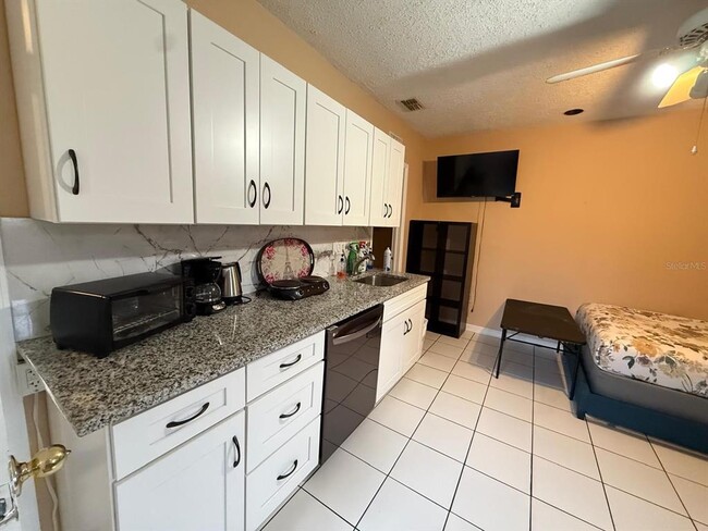 Building Photo - 7326 Lake Floy Cir