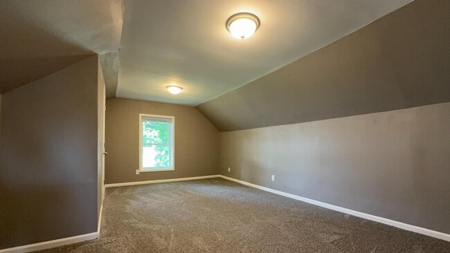 Building Photo - 5117 W Fairmount Ave