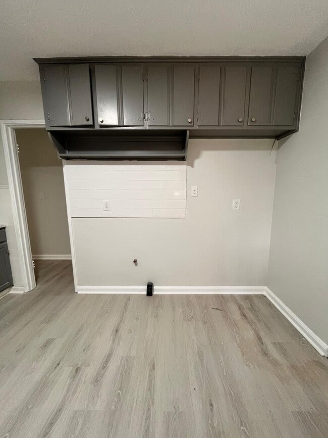 Building Photo - 962 Hanover Dr