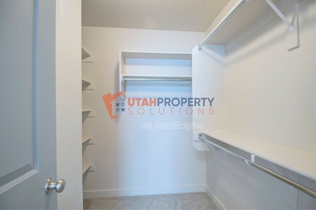 Building Photo - 1025 W 400 S