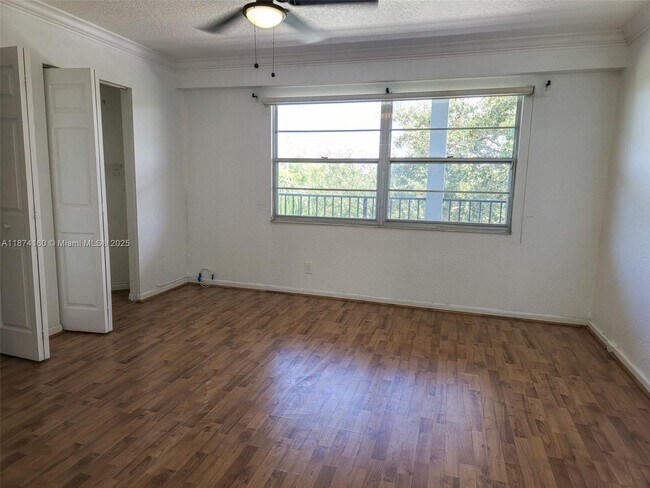 Building Photo - 12500 SW 5th Ct