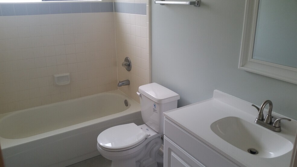 Building Photo - 206 Tomahawk Dr