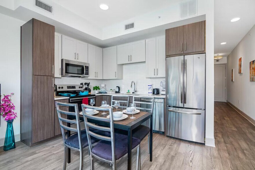 Building Photo - 7865 Travis St