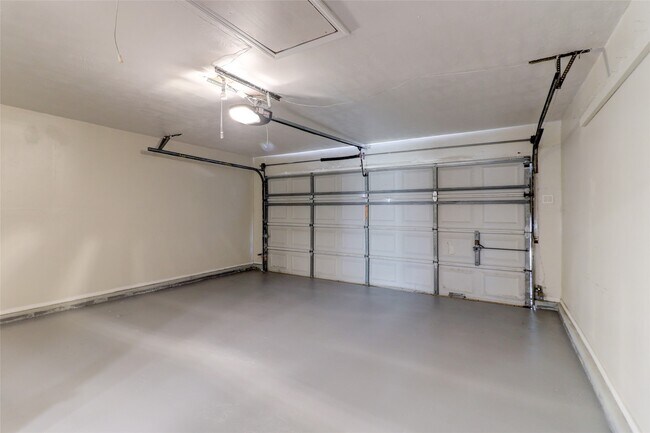 Building Photo - 17010 Cairnladdie St