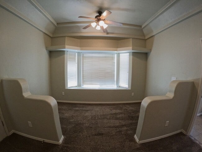 Building Photo - 2210 Dakota Dr