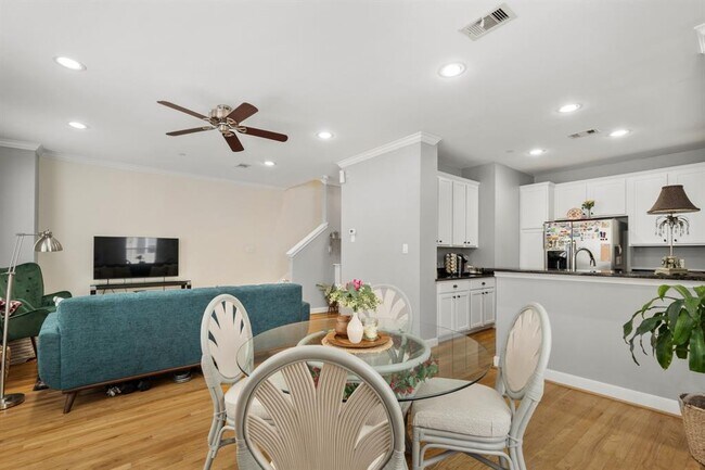 Building Photo - 3001 Murworth Dr