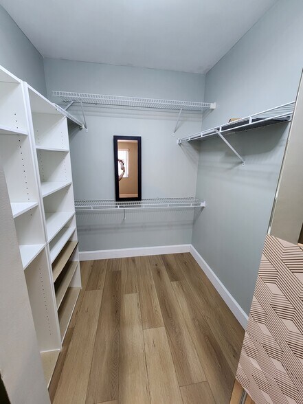 Building Photo - 2228 N Cypress Bend Dr