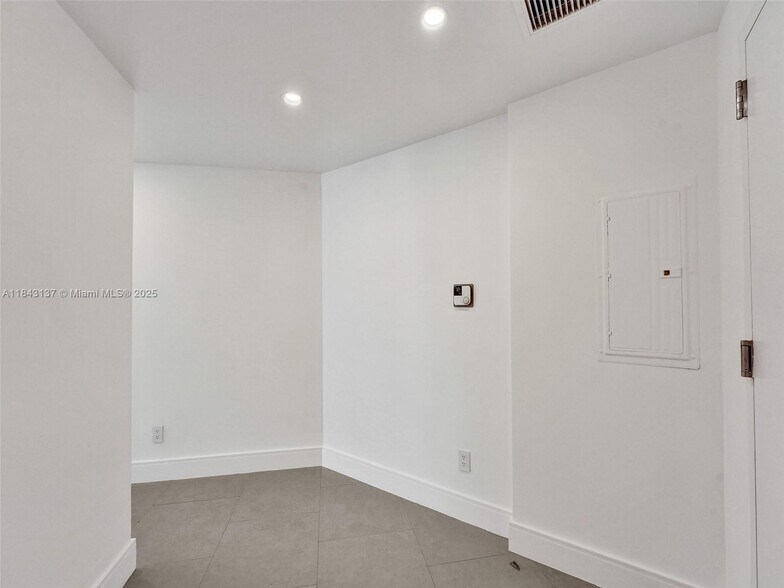 Building Photo - 60 SW 13th St