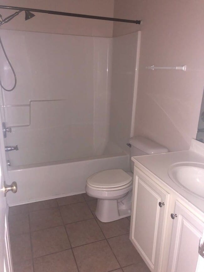 Building Photo - Q201