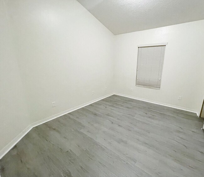 Building Photo - Great 3bed/2.5bath Rental Opportunity in T...
