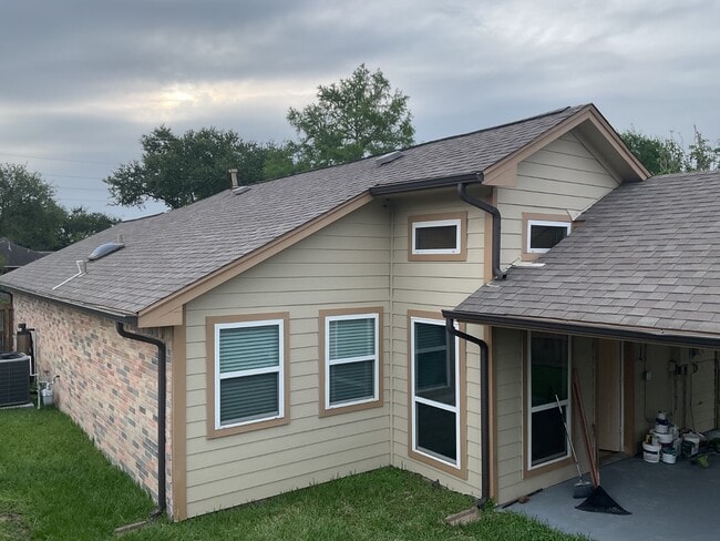Building Photo - 15642 Scenic Haven Dr