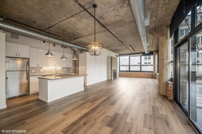 Building Photo - 130 S Canal St