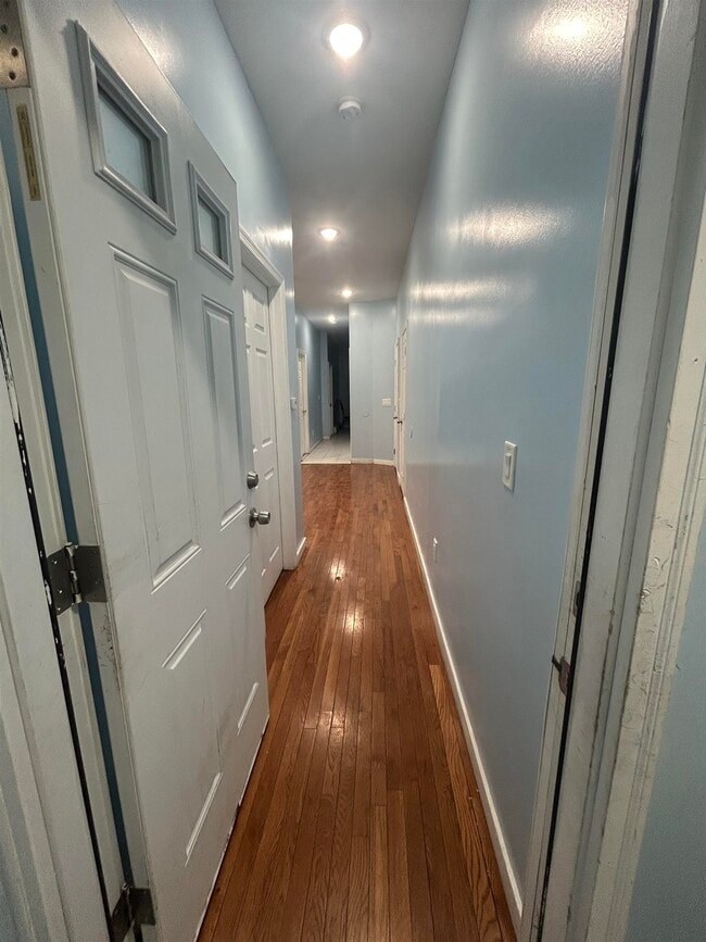 Building Photo - 72 Fairview Ave