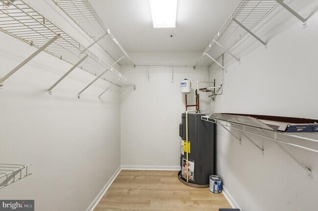 Building Photo - 240 S Reynolds St