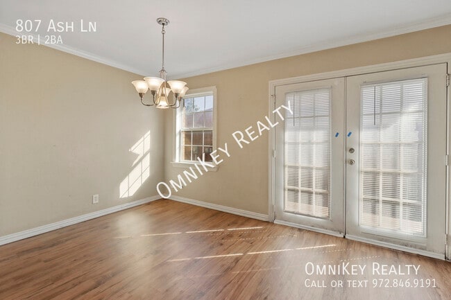 Building Photo - 807 Ash Ln