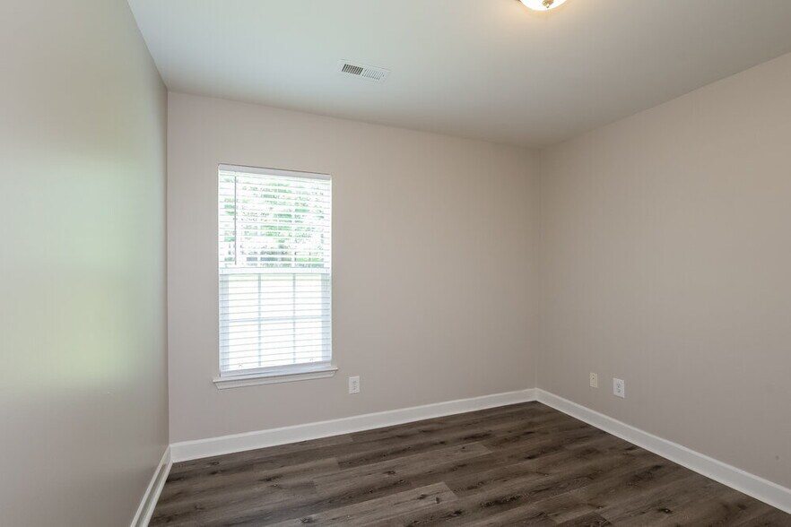 Building Photo - 248 Patrick Ave SW