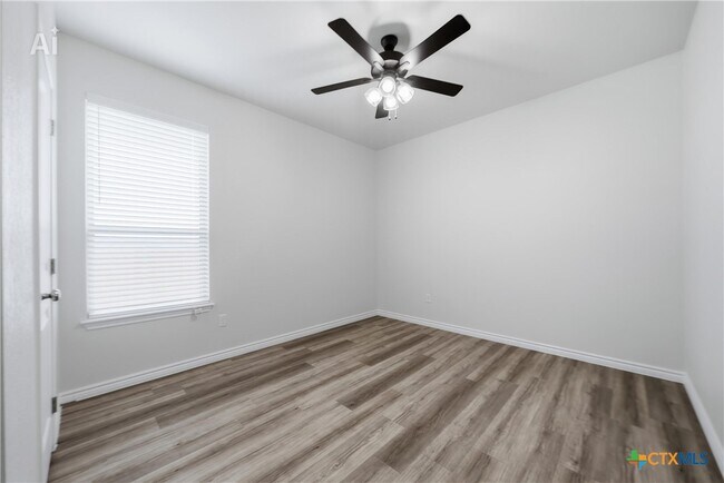 Building Photo - 126 Leon Ln