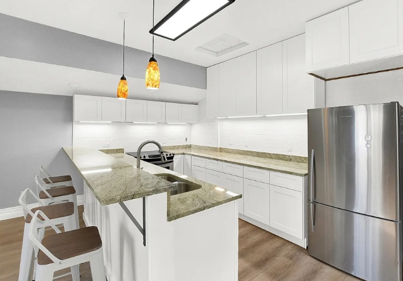 Building Photo - 523 Windsor St