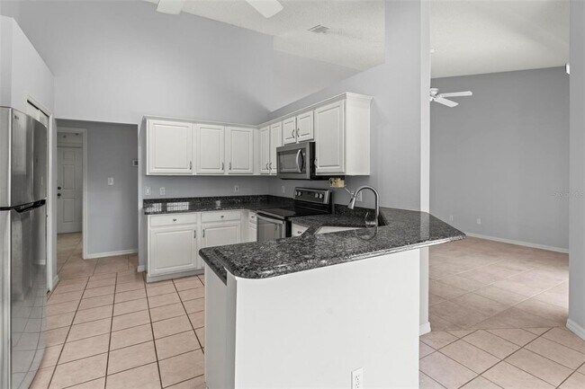 Building Photo - 25316 Crestwater Dr