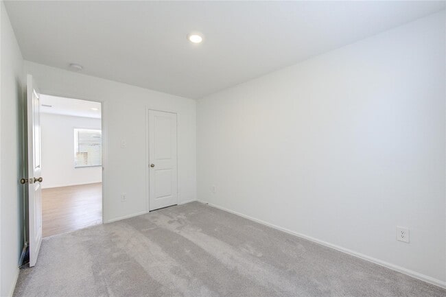 Building Photo - 617 Roaring Fls Dr