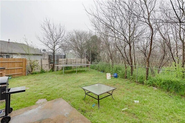 Building Photo - 6900 Hyland Cir