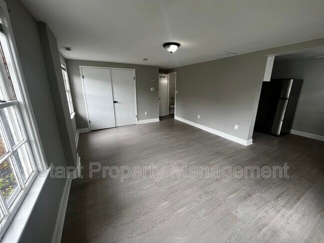 Building Photo - 20 W Park St