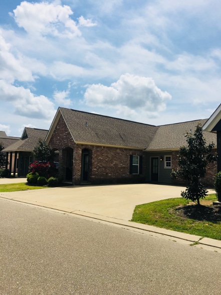 Building Photo - 244 Lenox Bridge