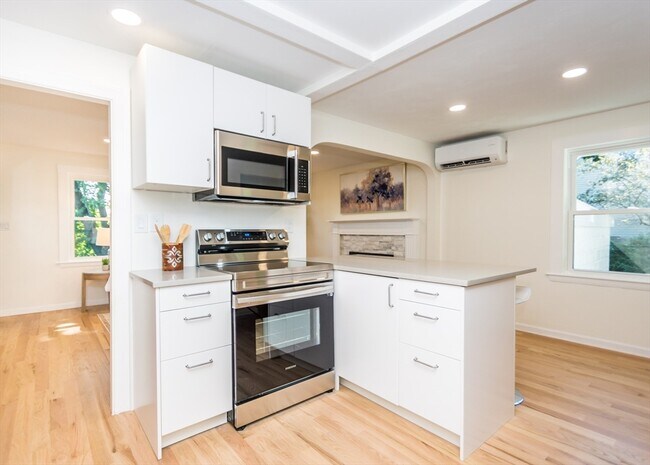 Building Photo - 23 Cheney St