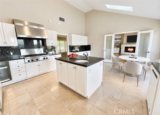 Building Photo - 16972 Oak View Dr
