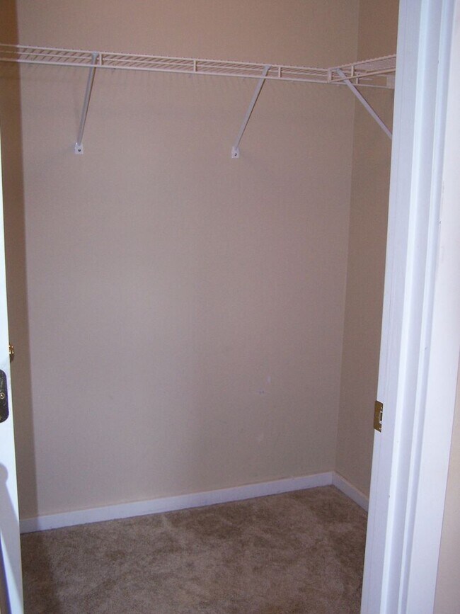 Building Photo - 3 Bed/2.5 Bath Townhome Style Unit in SW Bend - Attached Garage
