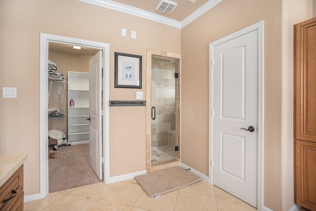 Building Photo - 1333 N Meyer Ave