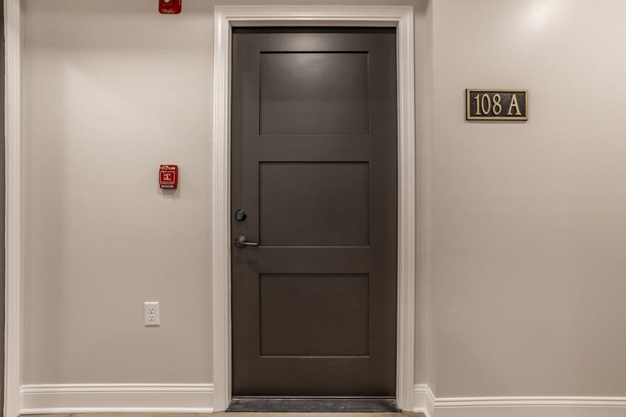 Building Photo - 108 W Main St