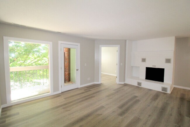Building Photo - Stunning Fully Remodeled 3BR Condo at Madison Manor – Available This July!