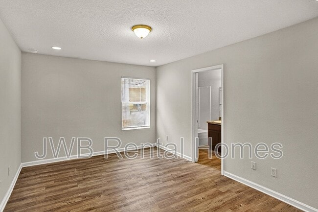 Building Photo - 1009 Kenmore St