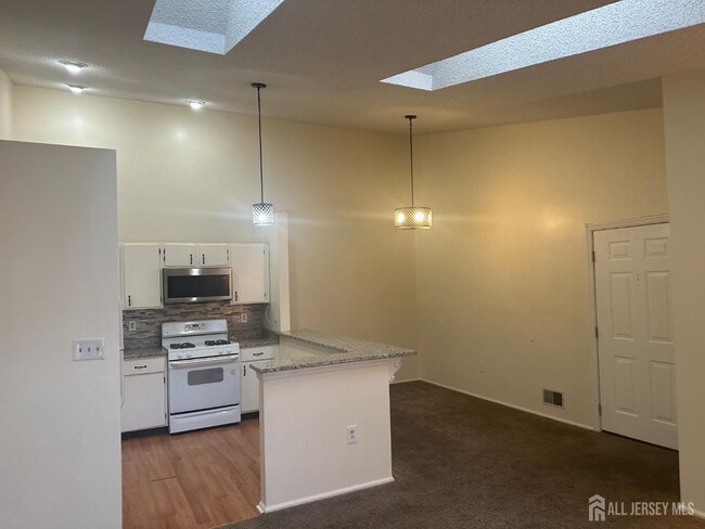 Building Photo - 450 Northam Dr