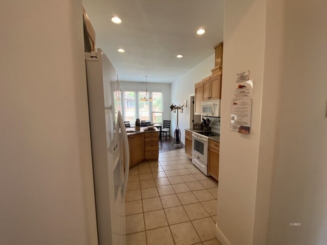 Building Photo - 463 Deadwood Dr