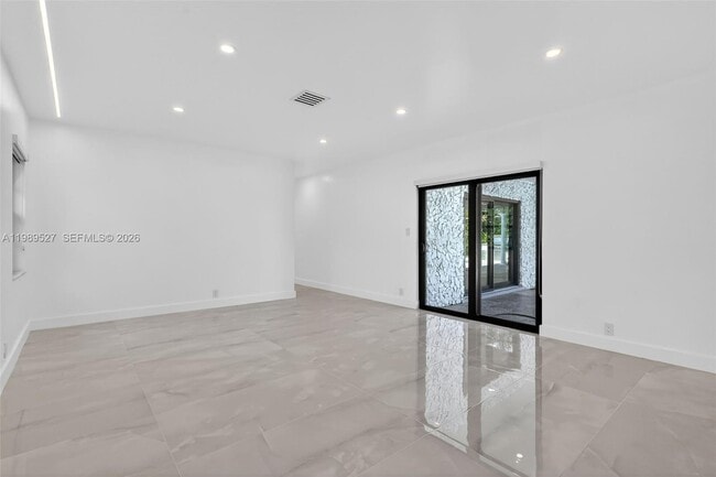 Building Photo - 607 Layne Blvd