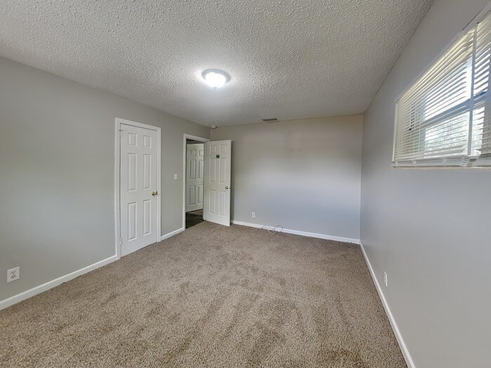 Building Photo - 5608 Moret Dr E