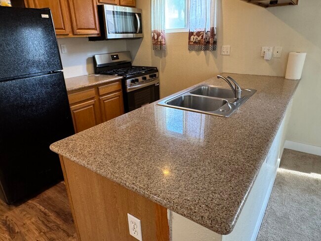 Building Photo - 10920 Apricot St