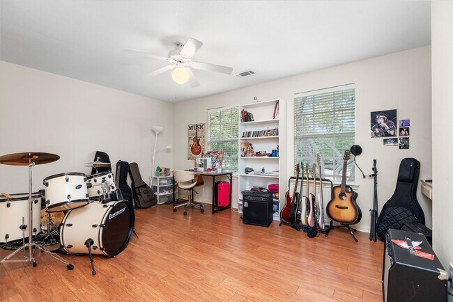 Building Photo - 22007 Crossbrook Dr