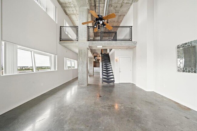 Building Photo - 2000 Bagby St
