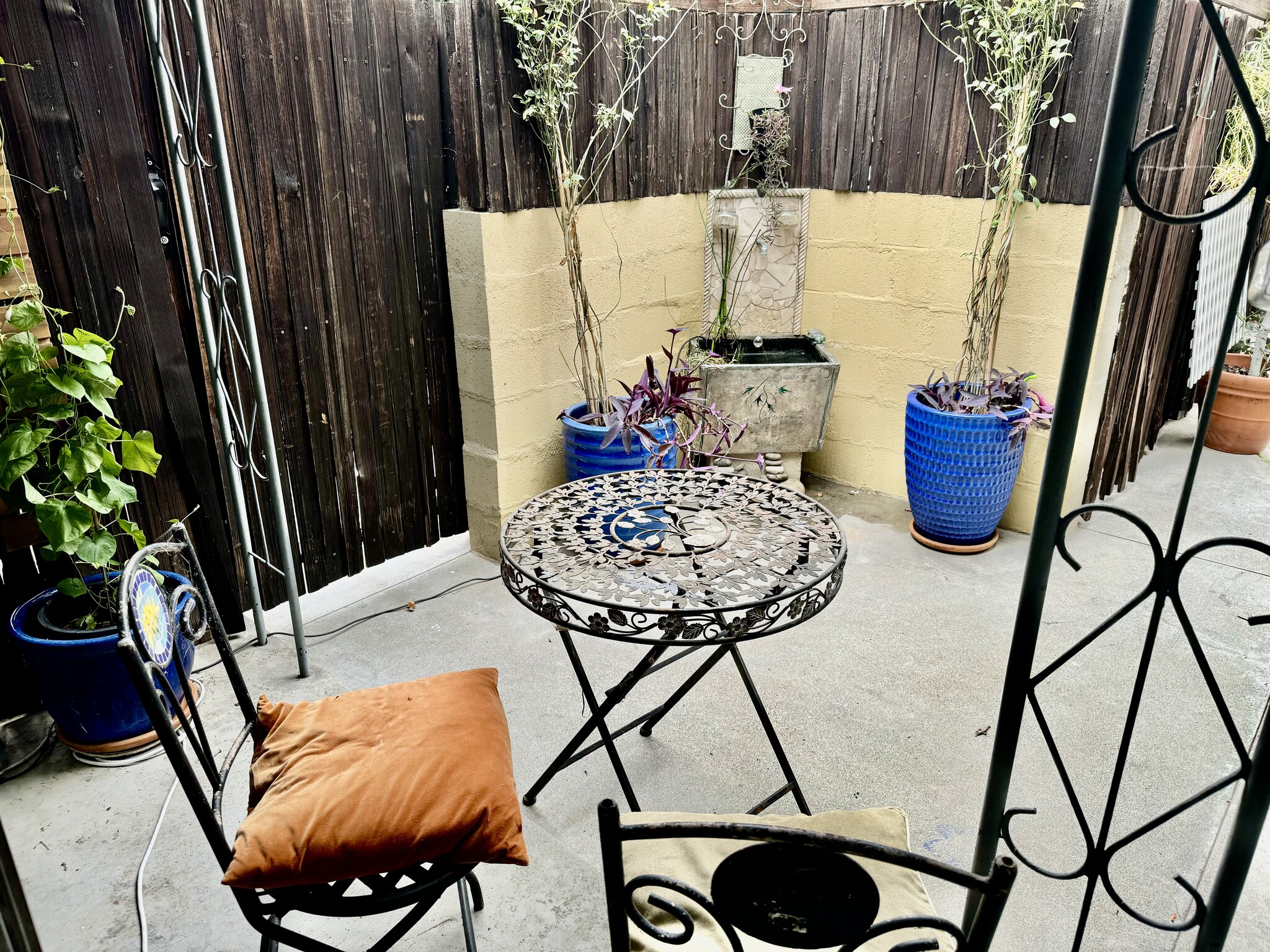 Built in cement tub Water fountain feature or n - 3243 Mountain View Ave