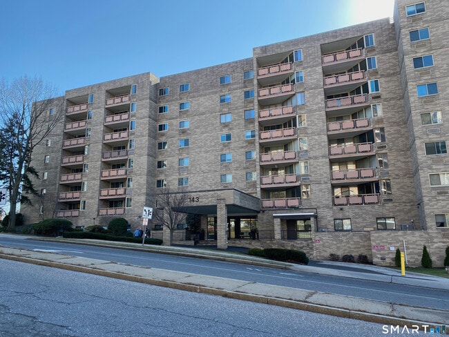 Building Photo - 143 Hoyt St