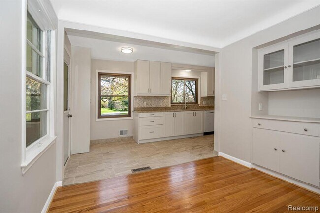 Building Photo - 2700 Colonial Way