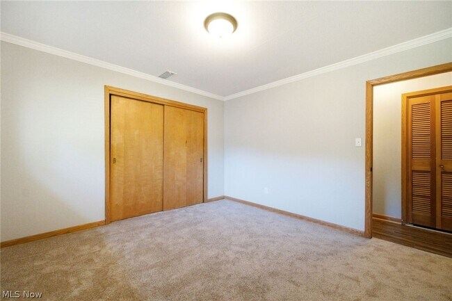 Building Photo - 1097 Oak Tree Rd