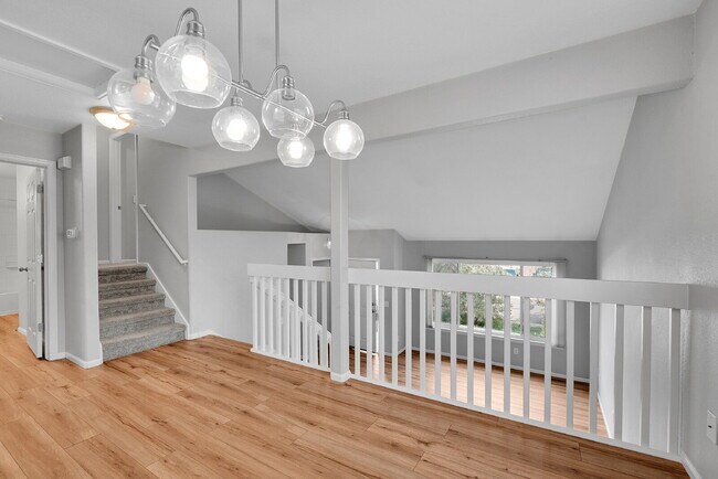 Building Photo - $2,550.00 - 3-bed, 3-bath split-level loca...
